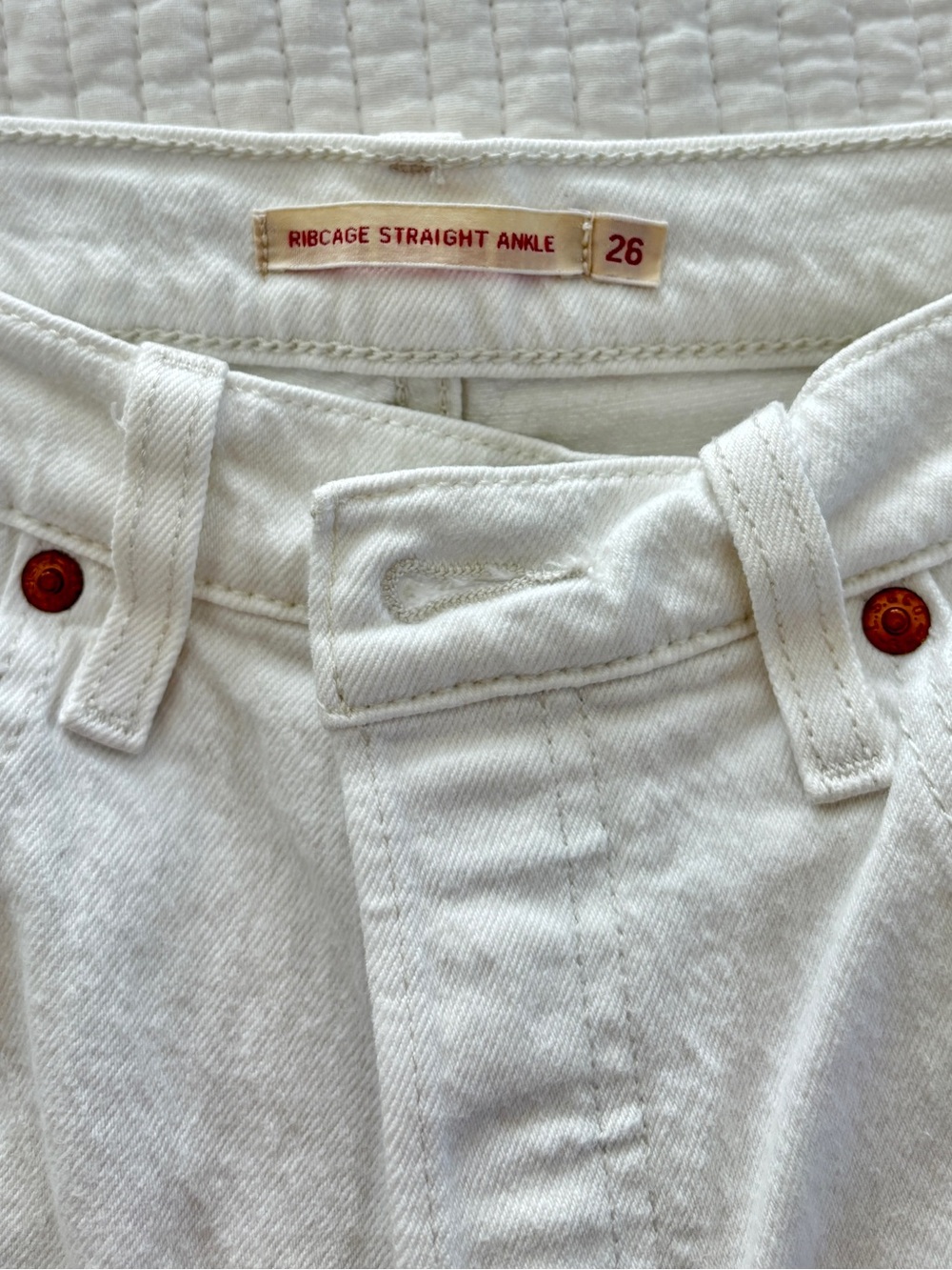 Levi’s Ribcage White Straight-Leg Jeans - Picture 6 of 10